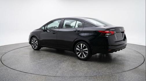 Super Black 2025 Nissan Versa 1.6 SV