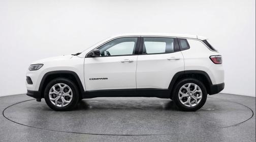 Bright White Clearcoat 2025 Jeep Compass Latitude