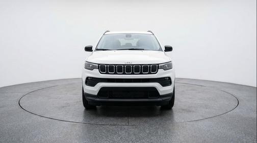 Bright White Clearcoat 2025 Jeep Compass Latitude