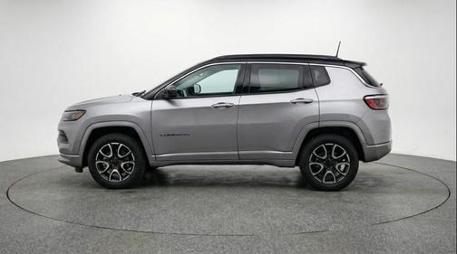 Silver Zynith Metallic Clearcoat 2025 Jeep Compass Trailhawk