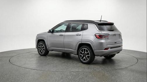 Silver Zynith Metallic Clearcoat 2025 Jeep Compass Trailhawk