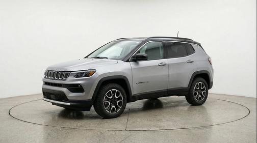 Silver Zynith Metallic Clearcoat 2025 Jeep Compass Trailhawk