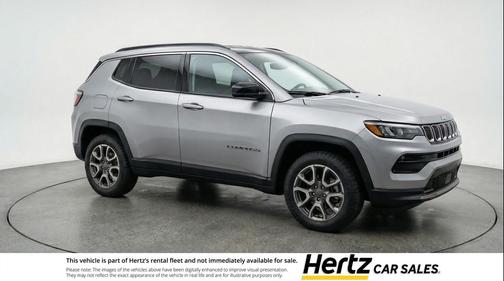 Silver Zynith Metallic Clearcoat 2025 Jeep Compass Trailhawk