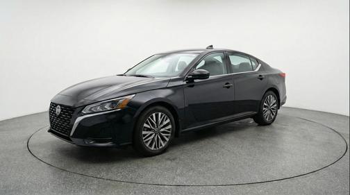 Super Black 2025 Nissan Altima SV FWD