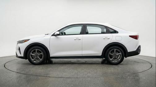 Snow White Pearl 2025 Kia K4 LXS