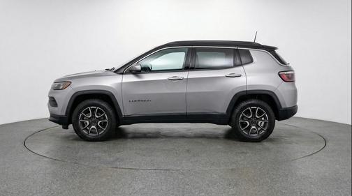 Silver Zynith Metallic Clearcoat 2025 Jeep Compass Trailhawk