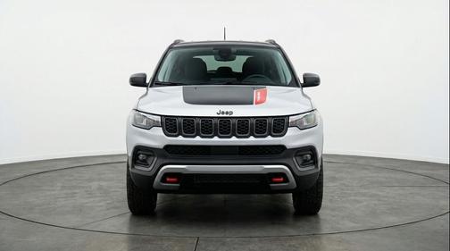 Silver Zynith Metallic Clearcoat 2025 Jeep Compass Trailhawk