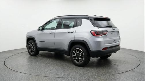 Silver Zynith Metallic Clearcoat 2025 Jeep Compass Trailhawk