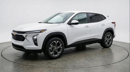 Summit White 2025 Chevrolet Trax LT