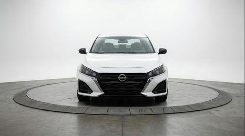 Pearl White Tricoat 2025 Nissan Altima SV FWD