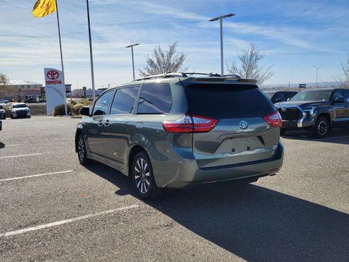 2019 Toyota Sienna LE