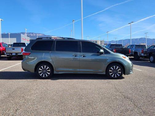 2019 Toyota Sienna LE