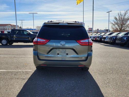2019 Toyota Sienna LE