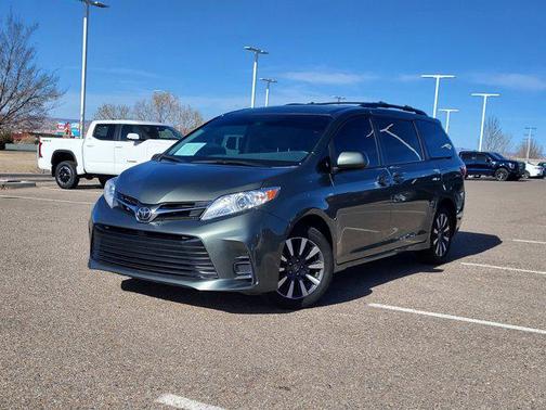2019 Toyota Sienna LE