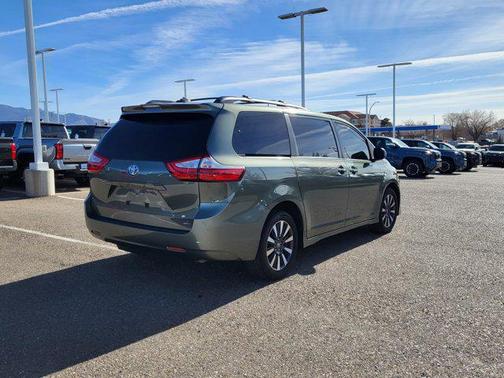 2019 Toyota Sienna LE