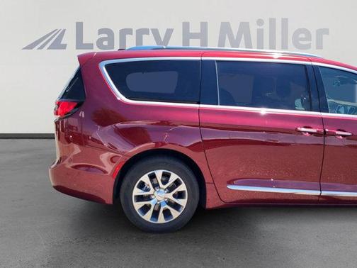 2022 Chrysler Pacifica L