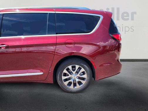 2022 Chrysler Pacifica L