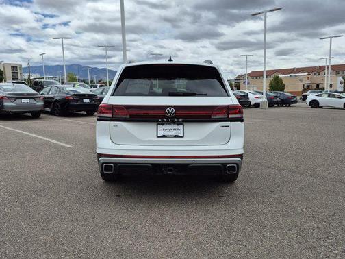 Pure White 2024 Volkswagen Atlas 2.0T SE w/Technology 4MOTION