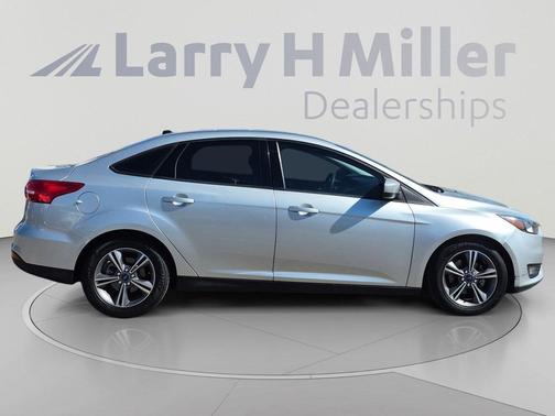 Ingot Silver 2018 Ford Focus SE