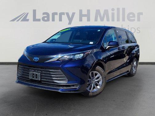 2024 Toyota Sienna LE