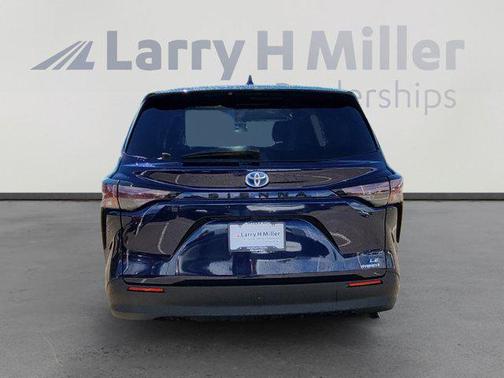 2024 Toyota Sienna LE