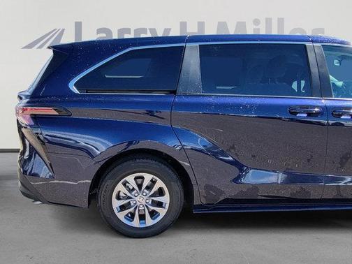2024 Toyota Sienna LE