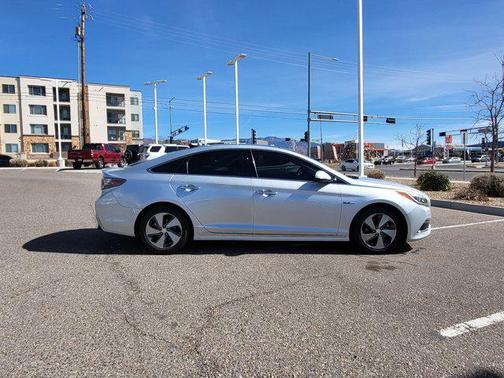 2017 Hyundai SONATA Hybrid Limited