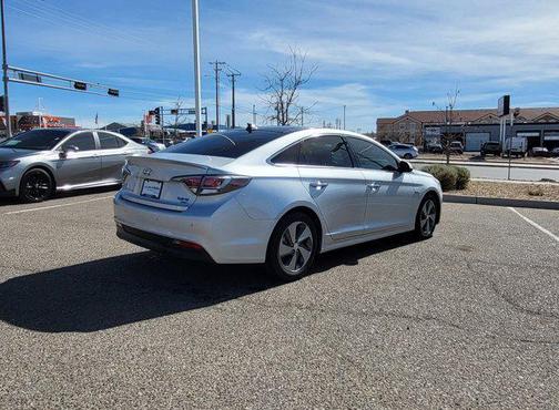 2017 Hyundai SONATA Hybrid Limited