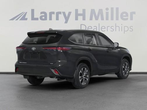 Moon Dust 2023 Toyota Highlander XLE