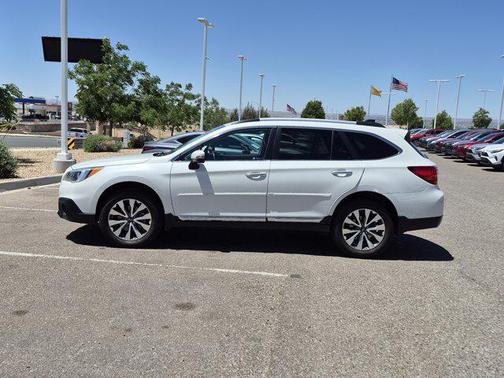Crystal White Pearl 2017 Subaru Outback 3.6R Touring