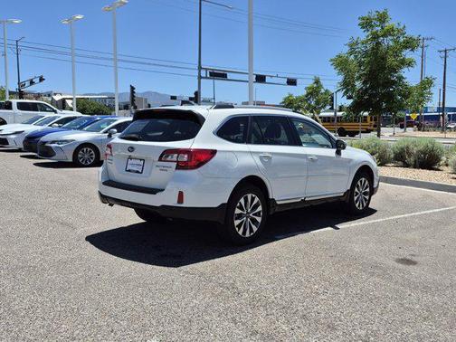 Crystal White Pearl 2017 Subaru Outback 3.6R Touring