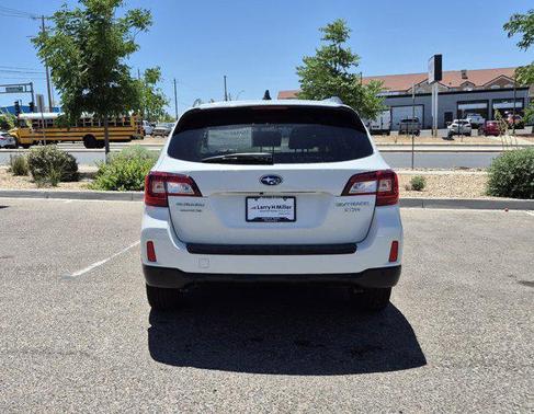 Crystal White Pearl 2017 Subaru Outback 3.6R Touring