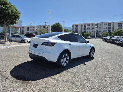 Pearl White Multi-Coat 2023 Tesla Model Y Long Range Dual Motor All-Wheel Drive