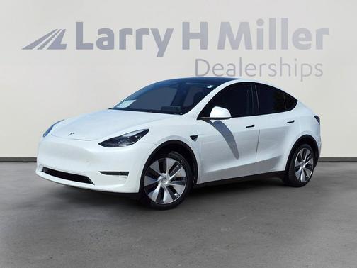Pearl White Multi-Coat 2023 Tesla Model Y Long Range Dual Motor All-Wheel Drive