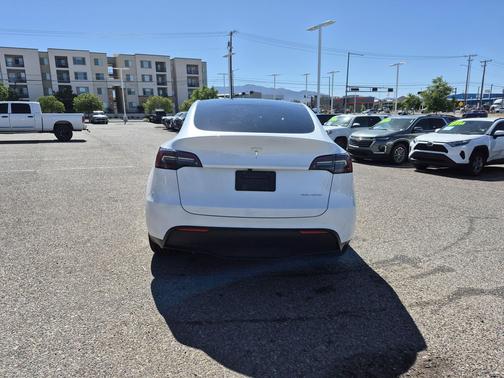 Pearl White Multi-Coat 2023 Tesla Model Y Long Range Dual Motor All-Wheel Drive