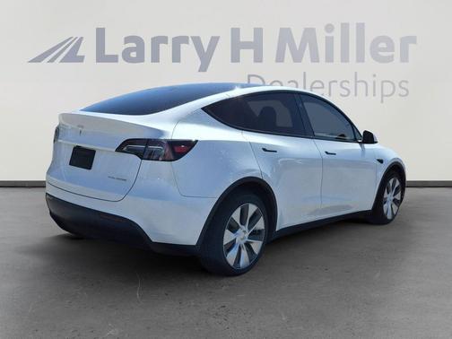 Pearl White Multi-Coat 2023 Tesla Model Y Long Range Dual Motor All-Wheel Drive