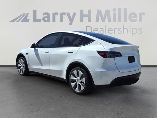 Pearl White Multi-Coat 2023 Tesla Model Y Long Range Dual Motor All-Wheel Drive