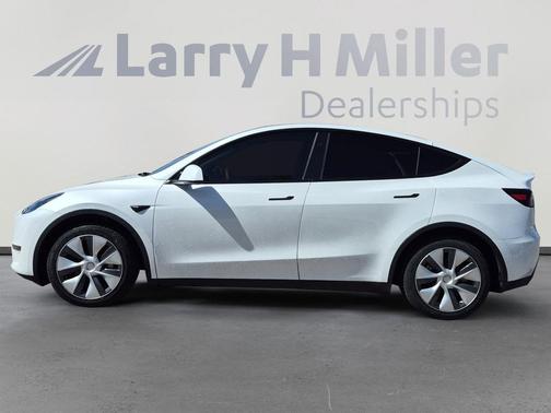 Pearl White Multi-Coat 2023 Tesla Model Y Long Range Dual Motor All-Wheel Drive
