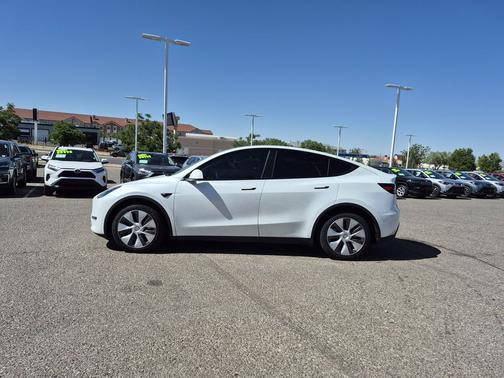 Pearl White Multi-Coat 2023 Tesla Model Y Long Range Dual Motor All-Wheel Drive