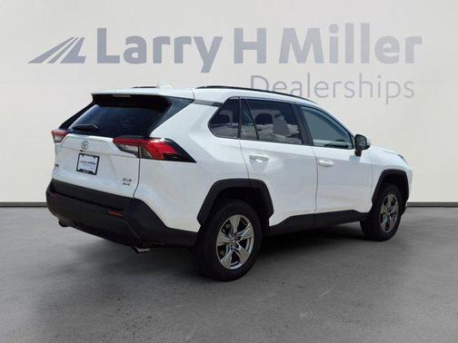 Ice Cap 2024 Toyota RAV4 XLE