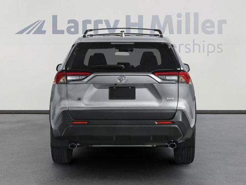 Ice Cap 2024 Toyota RAV4 XLE