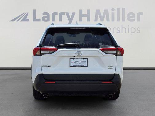 Ice Cap 2024 Toyota RAV4 XLE