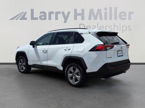 Ice Cap 2024 Toyota RAV4 XLE