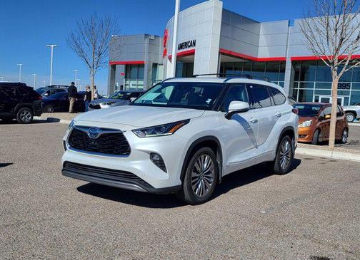 2022 Toyota Highlander Hybrid Platinum