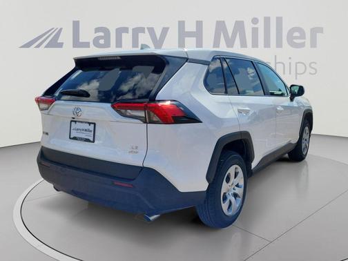 Ice 2025 Toyota RAV4 LE