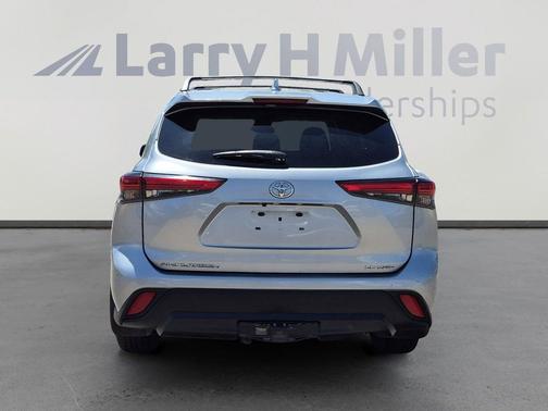 Celestial Silver Metallic 2021 Toyota Highlander LE