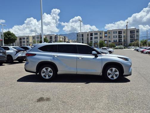 Celestial Silver Metallic 2021 Toyota Highlander LE