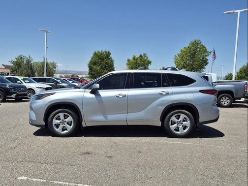 Celestial Silver Metallic 2021 Toyota Highlander LE
