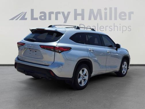 Celestial Silver Metallic 2021 Toyota Highlander LE