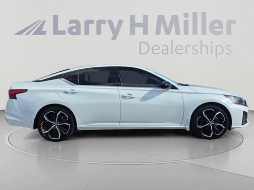 Pearl White Tricoat 2024 Nissan Altima SR FWD